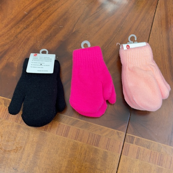 2 Layer Gloves with soft linings NWT set of 3 - Picture 2 of 2